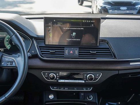 Used 2023 Audi Q5 e Premium w/ Convenience Package image 13