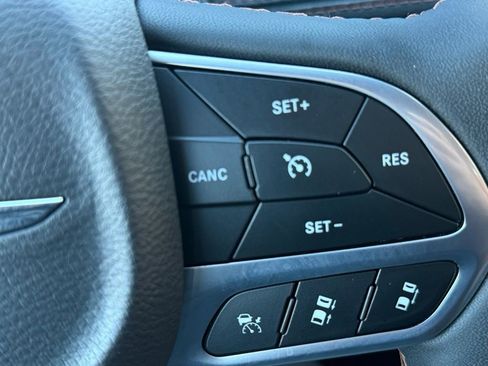 Used 2024 Chrysler Pacifica Pinnacle image 12