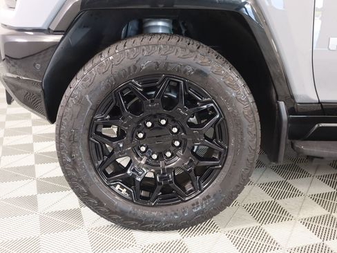 Used 2025 GMC Hummer EV 2X image 18