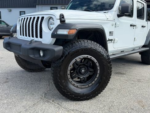 Used 2020 Jeep Gladiator Sport w/ Quick Order Package 24S image 4