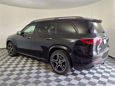 Used 2025 Mercedes-Benz GLS 450 4MATIC image 3