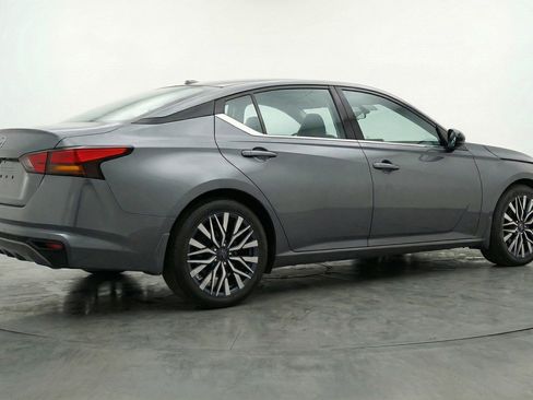 Used 2025 Nissan Altima 2.5 SV image 9