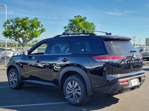 New 2025 Nissan Pathfinder SV w/ SV Premium Package image 2