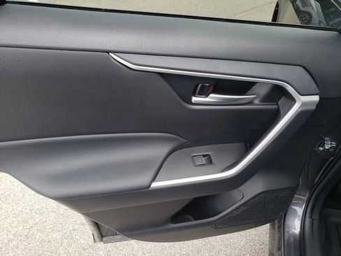 Used 2025 Toyota RAV4 XLE AWD/4WD image 12