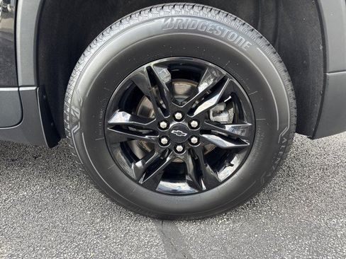 Used 2023 Chevrolet Traverse LT FWD image 11