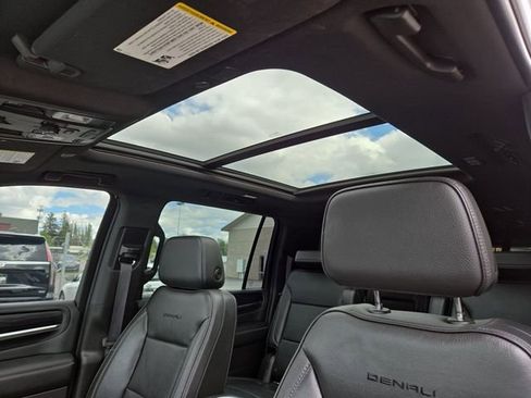 Used 2021 GMC Yukon XL Denali w/ Denali Premium Package AWD/4WD image 30