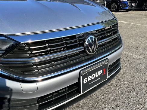 Used 2024 Volkswagen Jetta SE w/ Panoramic Sunroof Package image 32