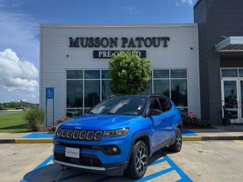Used 2025 Jeep Compass Limited AWD/4WD image 2