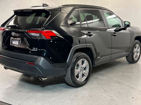 Used 2025 Toyota RAV4 XLE AWD/4WD image 6