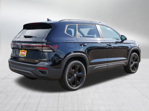 New 2026 Volkswagen Taos SE AWD/4WD image 3
