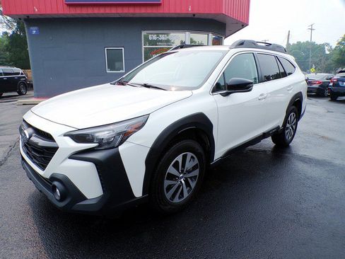 Used 2023 Subaru Outback Premium AWD/4WD image 6