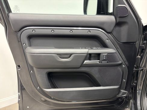 Used 2025 Land Rover Defender 110 X-Dynamic SE AWD/4WD image 25