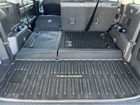 Used 2021 Toyota Highlander XLE AWD/4WD image 21