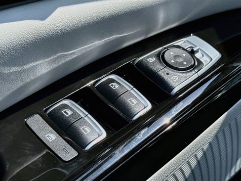Used 2024 Kia Carnival EX FWD image 10