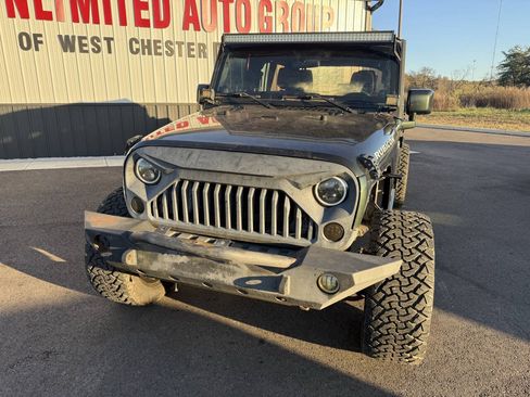 Used 2011 Jeep Wrangler Unlimited Rubicon w/ Dual Top Group AWD/4WD image 2