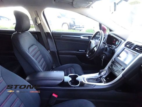 Used 2016 Ford Fusion SE image 16