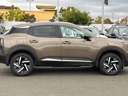 New 2026 Nissan Kicks SV w/ SV Premium Package image 3