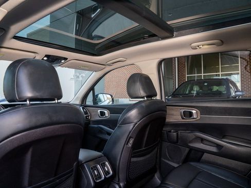 Used 2022 Kia Sorento S w/ Panoramic Sunroof Package image 17