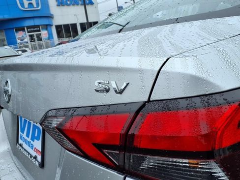 Used 2021 Nissan Versa SV FWD image 7