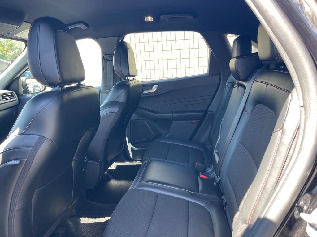 Used 2025 Ford Escape ST-Line Select AWD/4WD image 10