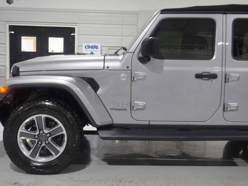 Used 2018 Jeep Wrangler Unlimited Sahara image 5