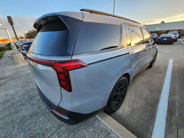 Used 2025 Kia Carnival SX FWD image 4