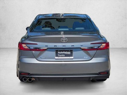 Used 2025 Toyota Camry SE image 7