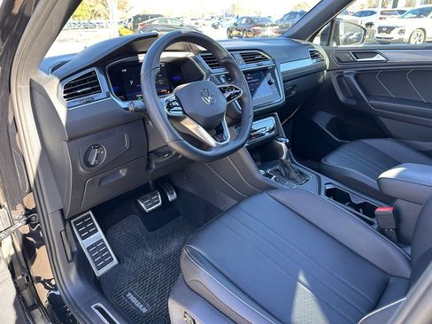 Used 2022 Volkswagen Tiguan SE R-Line image 20