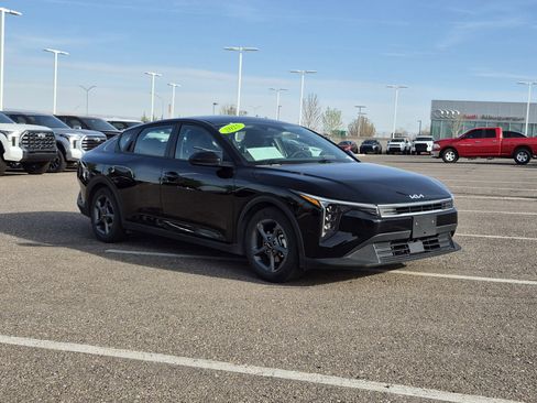 Used 2025 Kia K4 LXS image 7