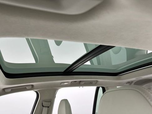 Certified 2025 Volvo XC90 T8 Ultra w/ Lounge Package image 22