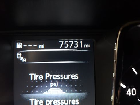 Used 2018 Nissan Titan SV image 7