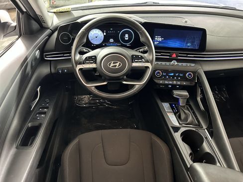 Used 2025 Hyundai Elantra SEL FWD image 23