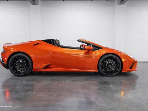 Used 2021 Lamborghini Huracan EVO image 19