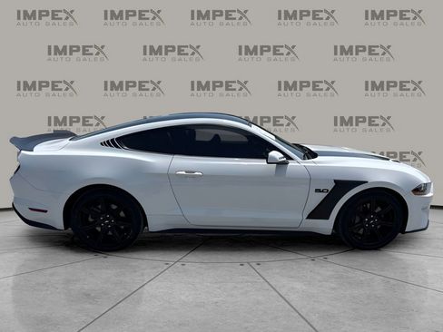 Used 2018 Ford Mustang GT w/ Black Accent Pkg RWD image 6