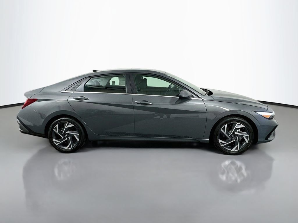 New 2026 Hyundai Elantra Limited FWD image 4