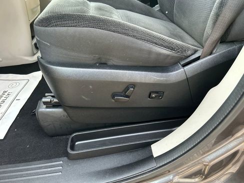 Used 2019 Dodge Grand Caravan SE w/ UConnect Hands-Free Group image 11