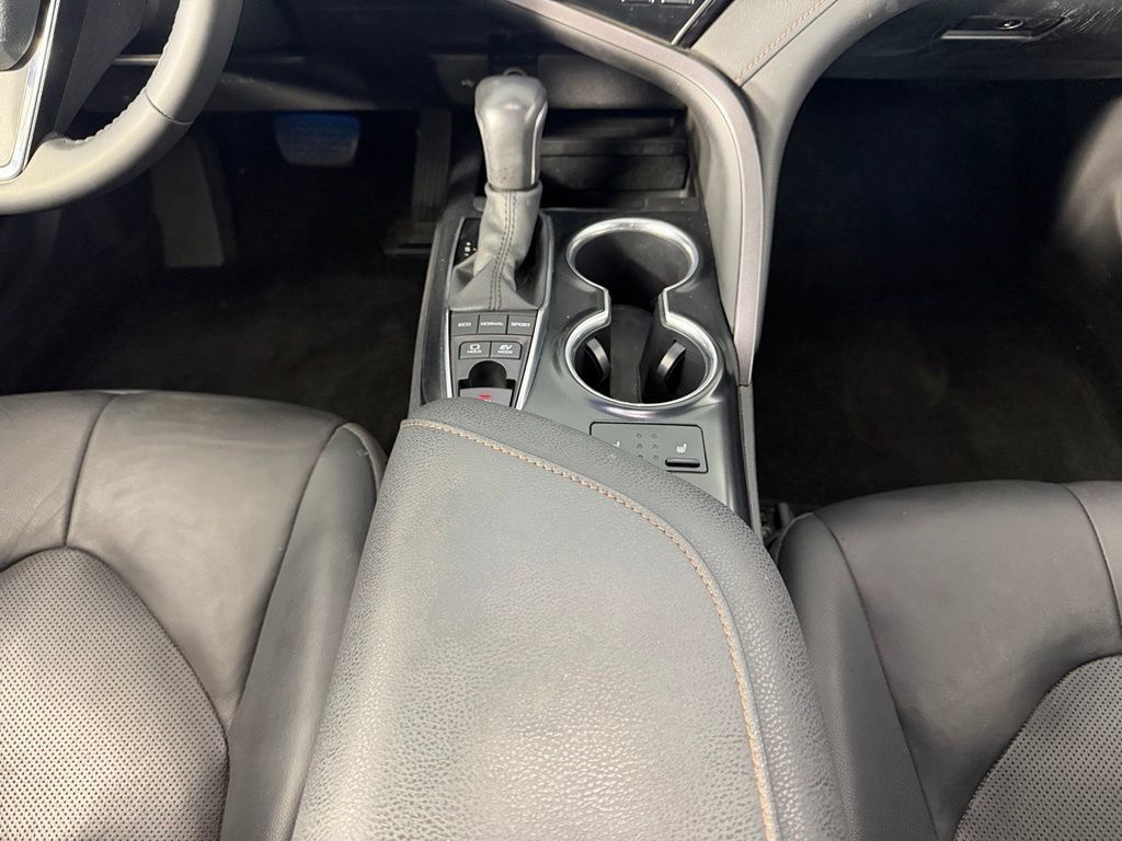 Used 2020 Toyota Camry XLE w/ Carpet Mat Package FWD image 18