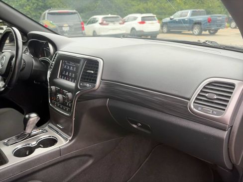 Used 2021 Jeep Grand Cherokee Freedom Edition RWD image 30