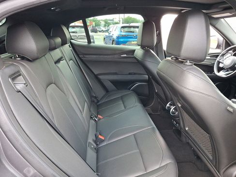Used 2022 Alfa Romeo Stelvio Sprint image 15