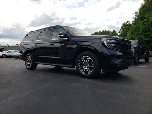 Used 2025 Ford Expedition Max Active AWD/4WD image 3