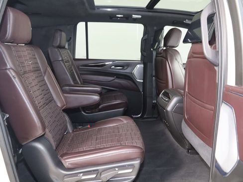 Used 2021 Cadillac Escalade ESV Sport Platinum w/ LPO, ONYX Package AWD/4WD image 19