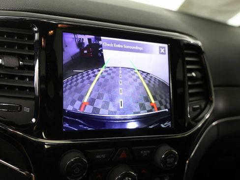 Used 2020 Jeep Grand Cherokee Limited w/ Luxury Group II image 21