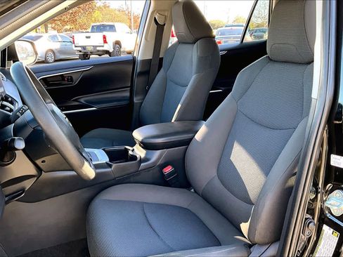 Used 2023 Toyota RAV4 LE image 7