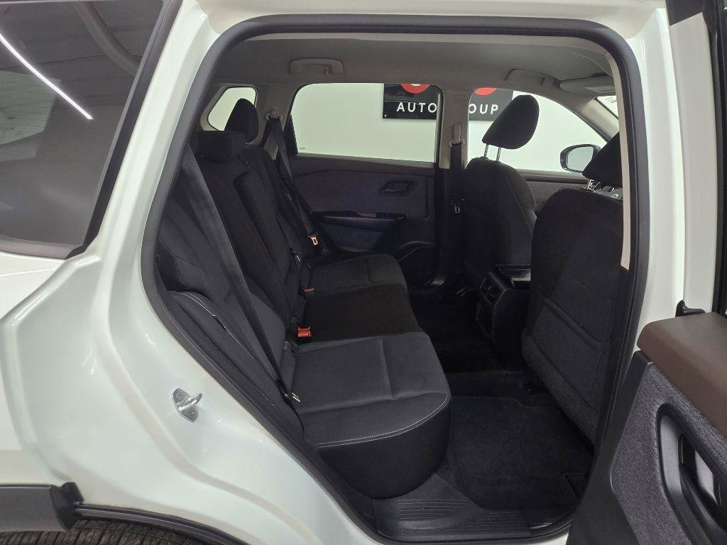 Used 2023 Nissan Rogue S FWD image 19