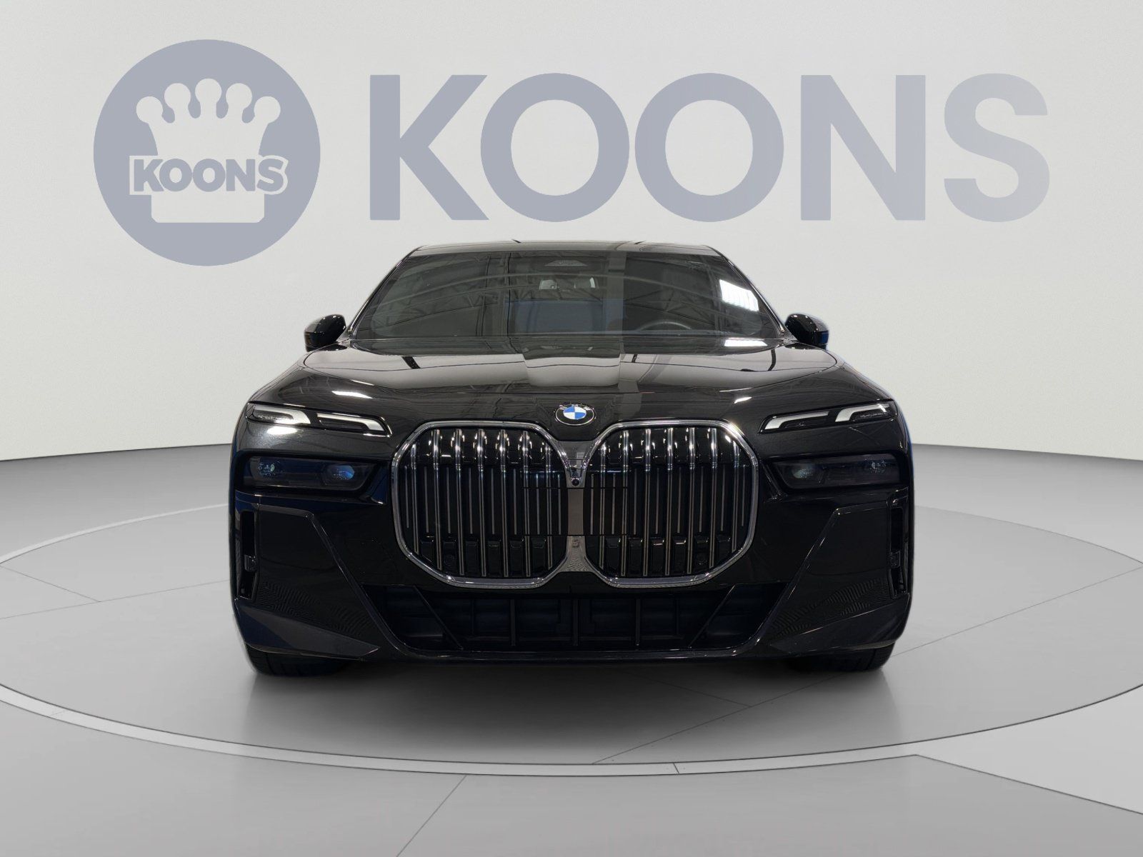 Used 2023 BMW 740i w/ Parking Assistance Package RWD image 11