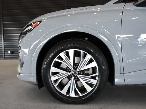 Used 2023 Audi Q4 e-tron Premium Plus w/ Premium Plus RWD image 4