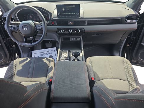 Used 2025 Honda Pilot Sport image 9