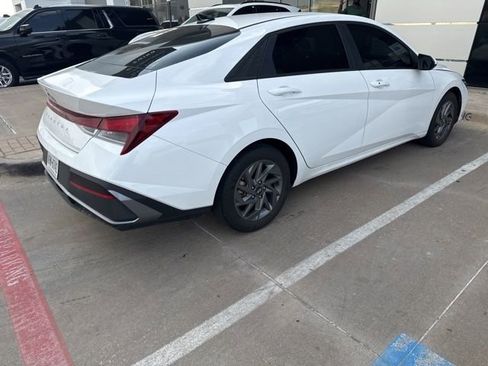 Used 2024 Hyundai Elantra SEL FWD image 4