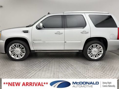 Used 2013 Cadillac Escalade Platinum AWD/4WD image 5