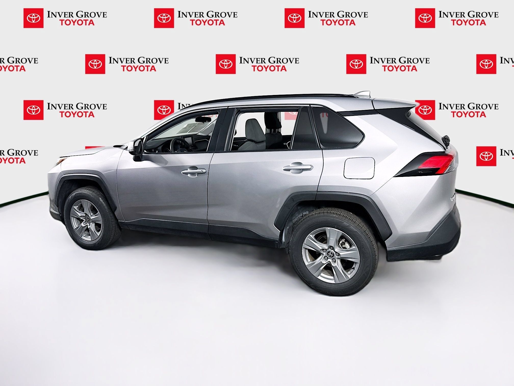 Used 2022 Toyota RAV4 XLE w/ Convenience Package AWD/4WD image 7